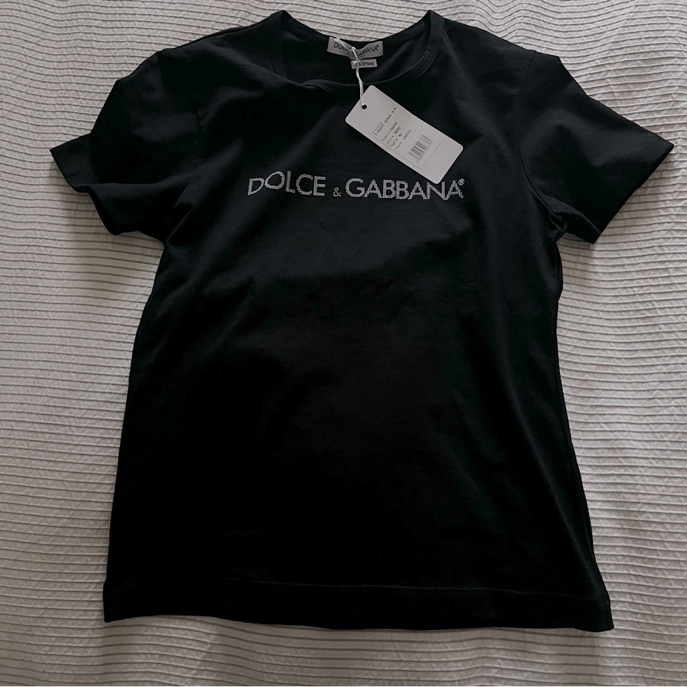 NWT Dolce And Gabbana Black Tee in size Medium